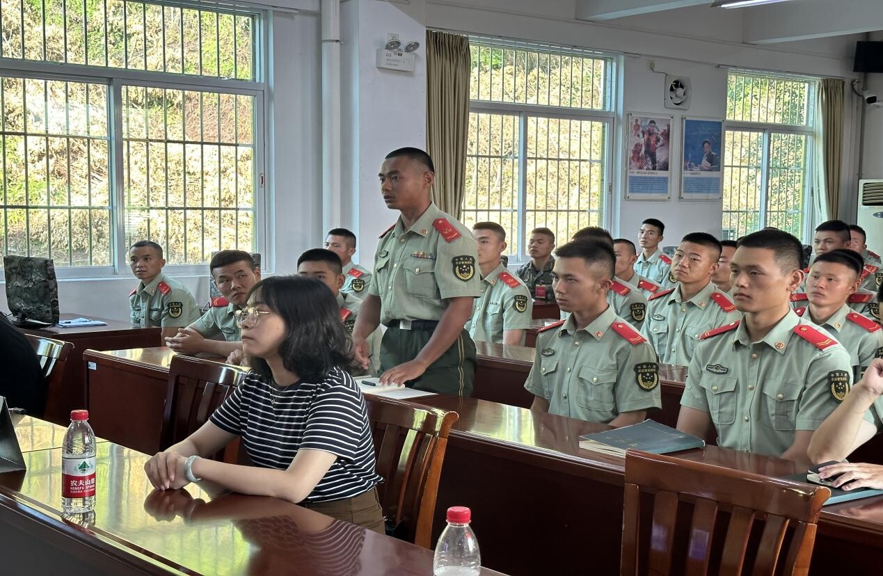  進(jìn)軍營”主題宣講活動_2
