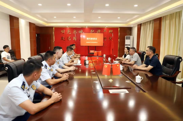 致敬“火焰藍(lán)” 共筑安全線 李振興率隊(duì)到高新區(qū)消防救援大隊(duì)走訪慰問